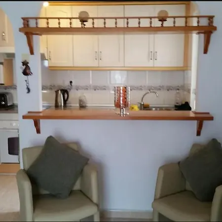 Apartment Inviting 2-bed 5 Minutes To The